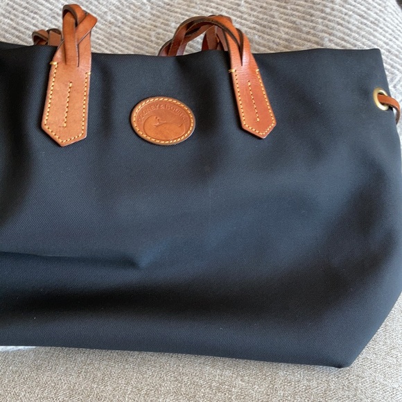 Dooney & Bourke blk tote - Picture 8 of 15